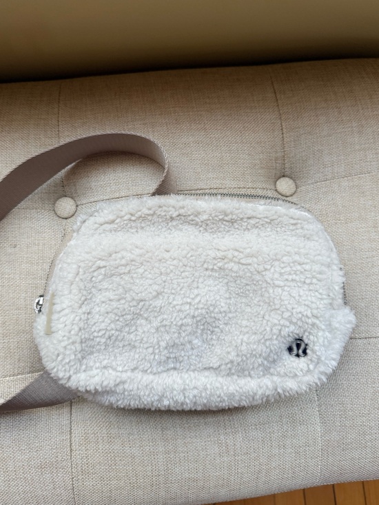 lululemon athletica Handbags - Lululemon Everywhere Belt Bag - Trench Sherpa